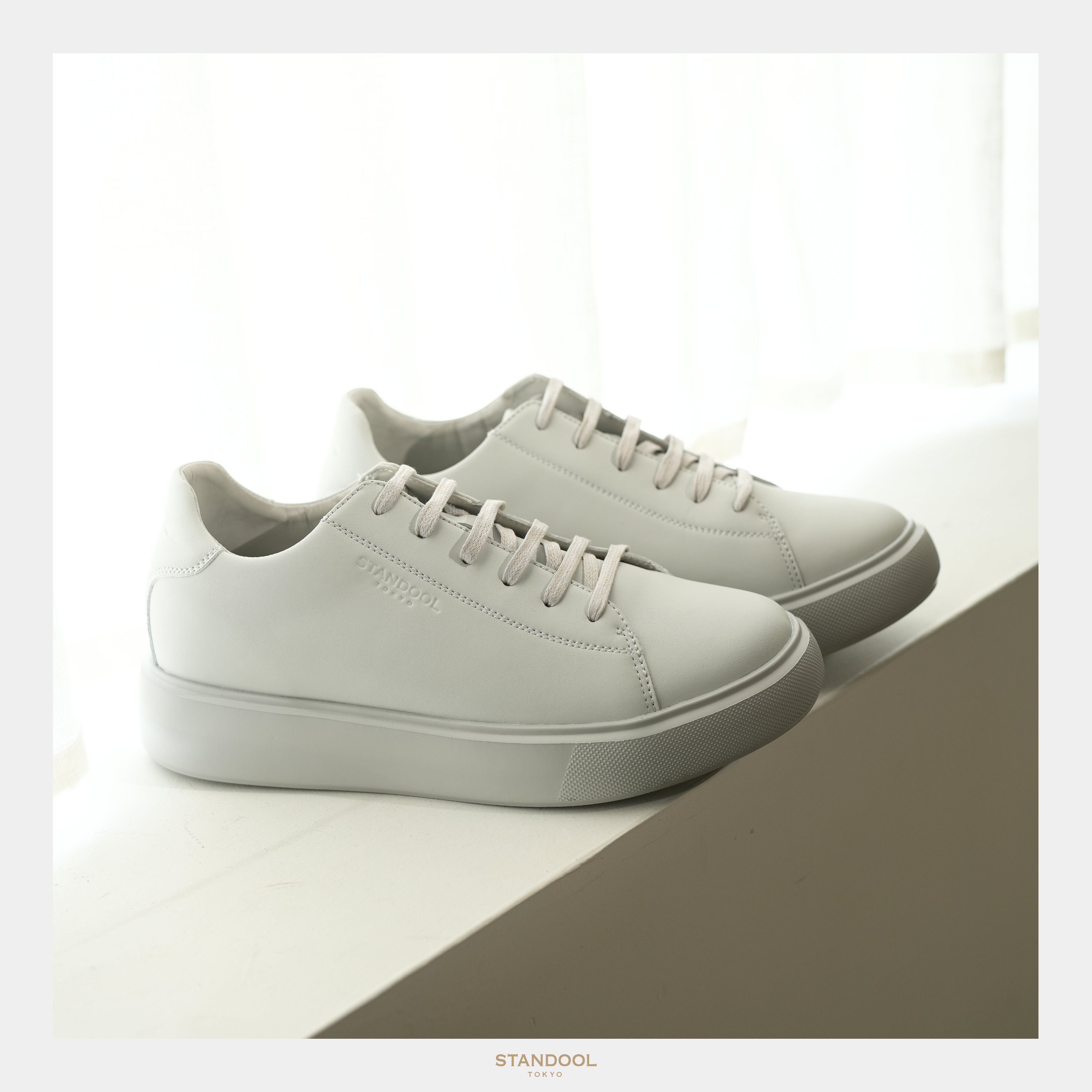 STANDOOL TOKYO｜SAI LIGHT GREY｜軽量スタイルアップスニーカー｜次