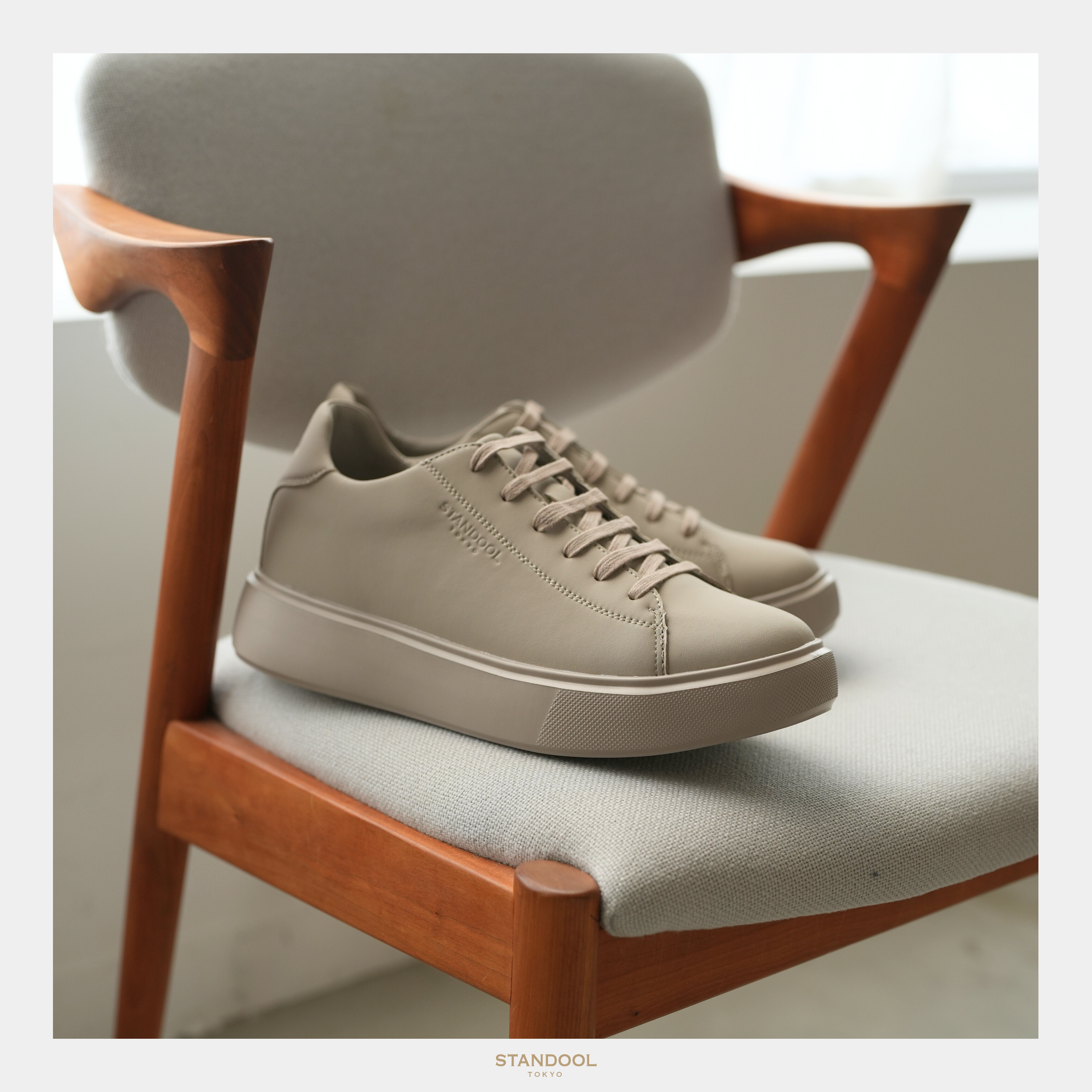 STANDOOL TOKYO｜SAI MOCHA｜軽量スタイルアップスニーカー｜次世代